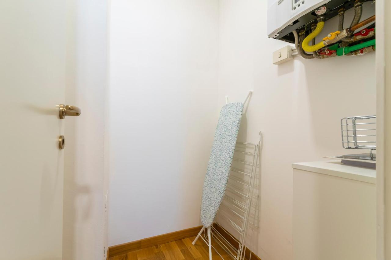 Residenza Cornaggia Apartamento Milão Exterior foto